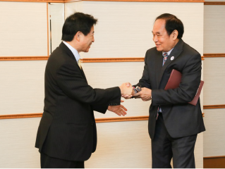Minister Shiozaki meeting with Myanmar Union Minister for Health and Sports, Myint Htwe
