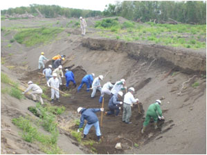 遺骨収容の現場風景2