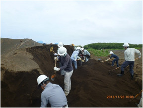 遺骨収容の現場風景1