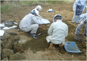 遺骨収容の現場風景1