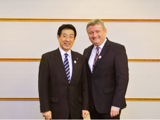 Minister Shiozaki meeting with German Federal Minister of Health, Gottfried Hermann Grohe