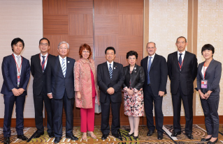 Minister Shiozaki meeting with Director-General of WHO, Margaret Chan