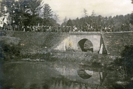 竣工式の敬愛橋（昭和18年）