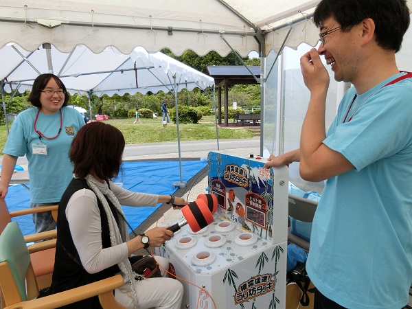 反射測定「うり坊たたき」:つい 本気になります.実年齢との差に一喜一憂！