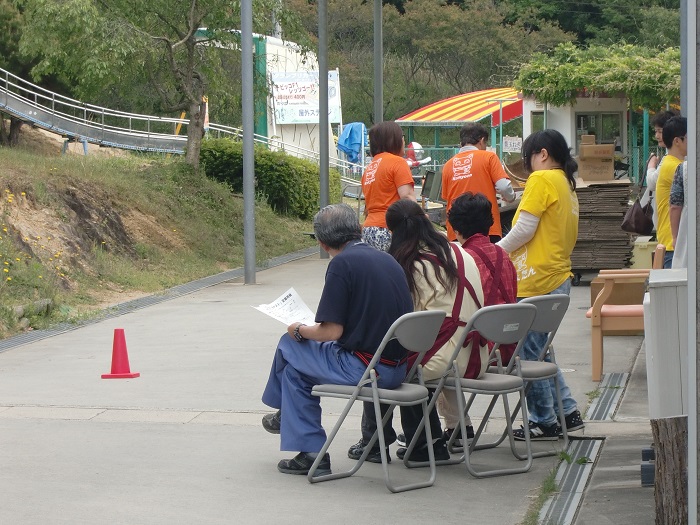 歩行年齢測定は、計測の順番待ちが出来ています。