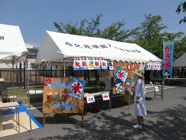 かき氷屋さんもスタンバイ。