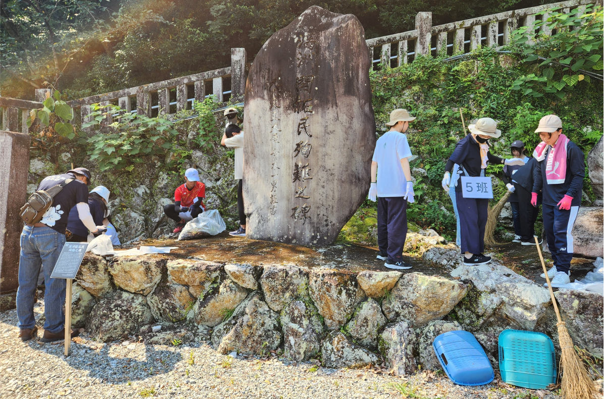 夏休みにボランティア体験ができるプログラム「ナツボラ」で実施した清掃の様子（2024年8月）