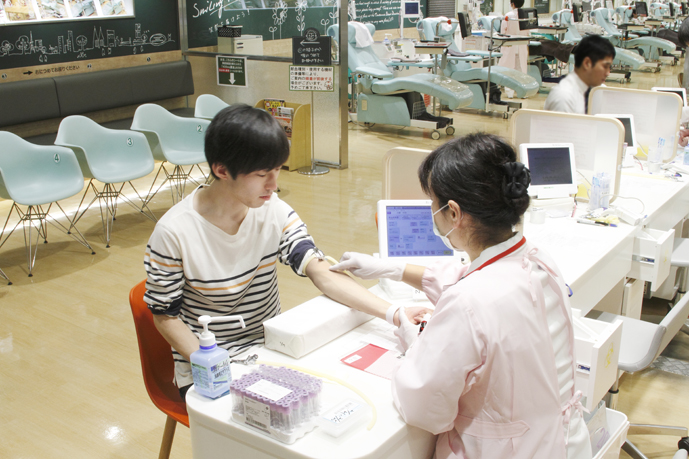 日本の未来を変える、若者の献血