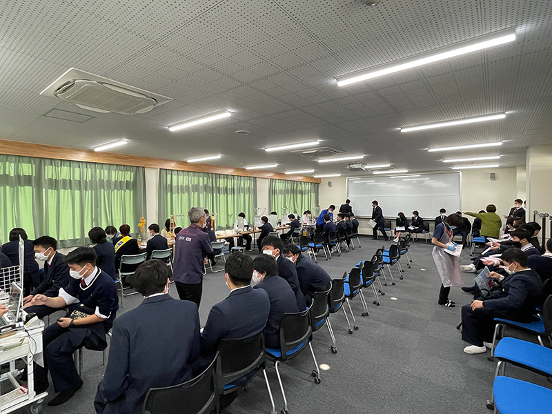 卒業記念献血の様子