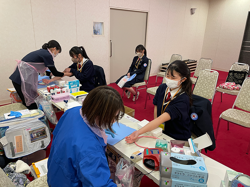 卒業記念献血の様子