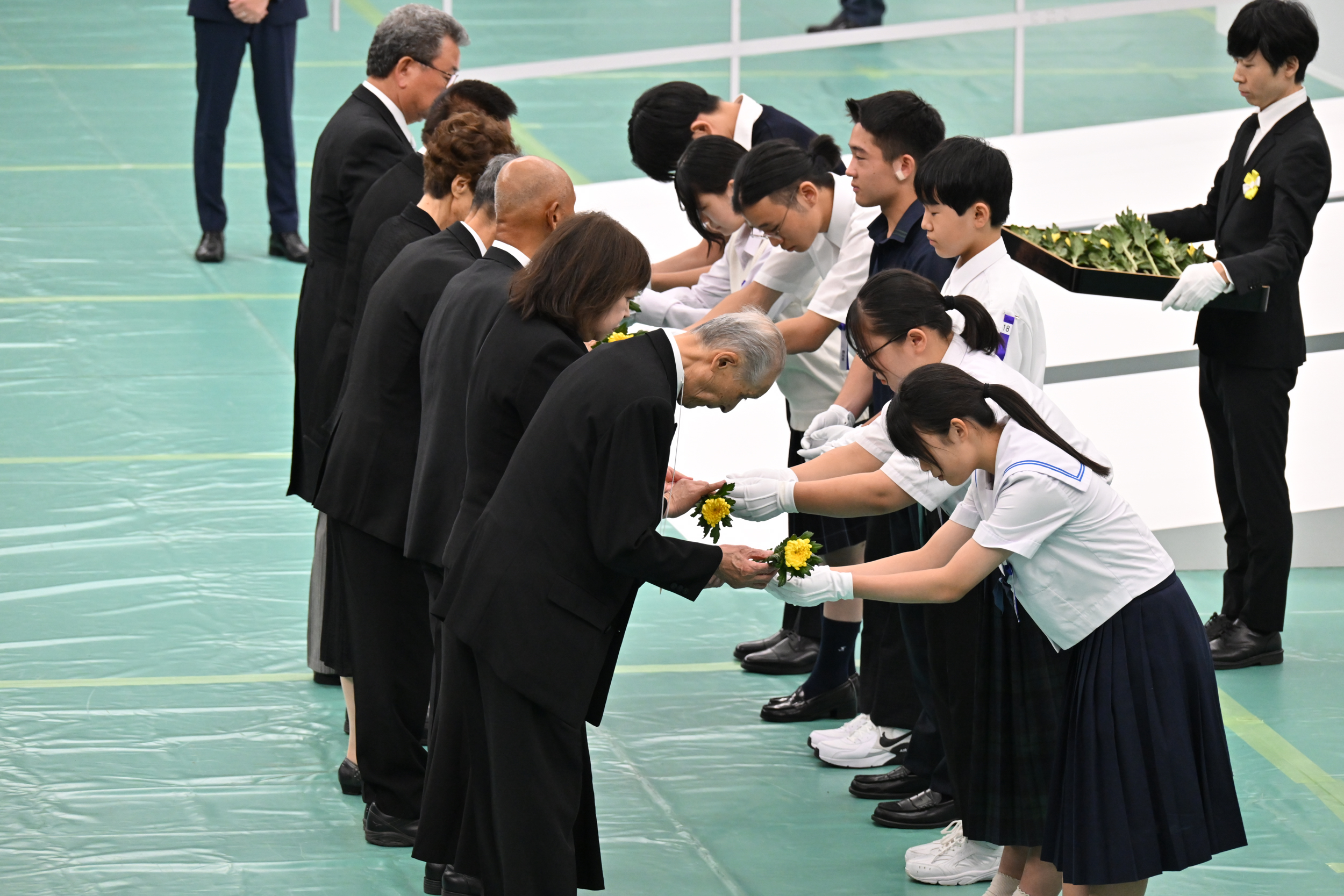 毎年8月15日正午、日本武道館で行われる全国戦没者追悼式の様子