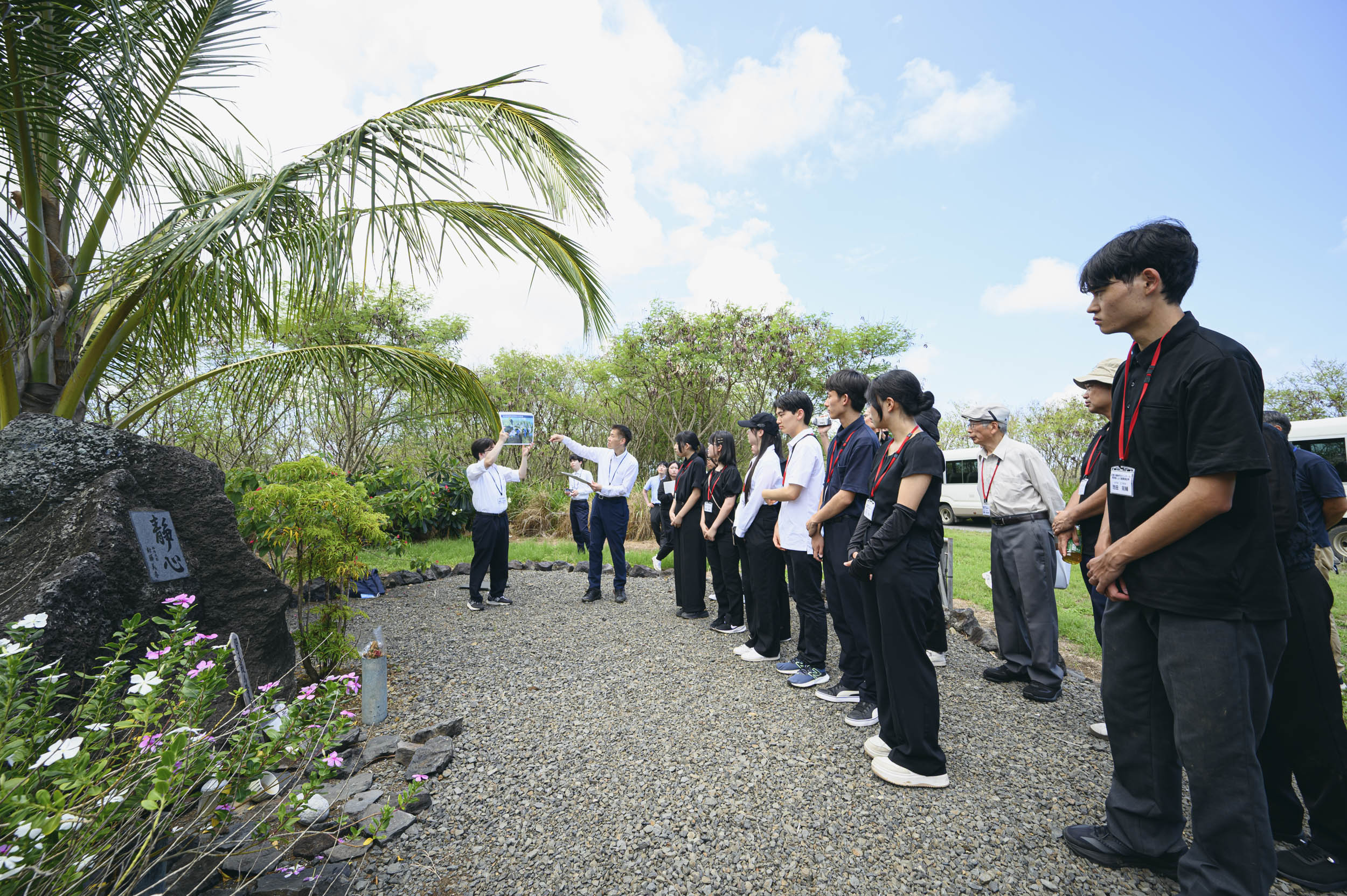 滑走路西側集団埋葬地関連フォト